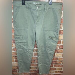 Juniors size 21 No boundaries pants